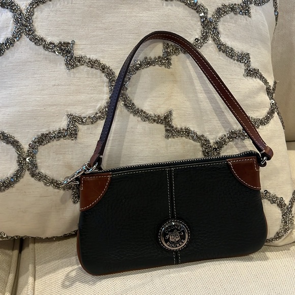 Dooney and Bourke wristlet. Excellent condition! All leather. - Picture 3 of 3